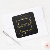 Faux Gold-Confetti, verspreid over Modern Black Vierkante Sticker (Envelop)