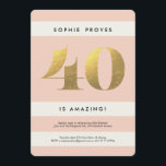 Faux Gold Foil 40th Birthday Invitation // Blush Kaart<br><div class="desc">Een  en vrouwelijke 40e verjaardagsfeestuitnodiging met faux gouden getallen en zwarte strepen. Pas het achterste met een foto van het verjaardagsmeisje aan. Veel ruimte op de voorkant voor je feestgegevens.</div>
