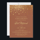 Faux Gold Foil Confetti Terracotta Bat Mitzvah Kaart<br><div class="desc">Nodig familie en vrienden uit voor de Bat Mitzvah van uw dochter met deze elegante uitnodiging voor goud en terracotta. Het beschikt over faux gouden confetti stippen en een elegant script. Personaliseer door naam,  datum,  tijd,  locatie en andere evenementdetails toe te voegen. Overeenkomende objecten zijn beschikbaar.</div>