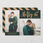 Faux Gold Foil Elegant kerstfoto | Groen Feestdagenkaart<br><div class="desc">Deze mooie kerstkaart van twee kerstavond is voorzien van een stijlvolle typografie, lezen "Vrolijk kerstfeest" in faux goudfolie op een donkergroene achtergrond. Een dennenkruid met bessen voegt een feestelijke aanraking toe. De achterzijde van de kaart bevat coördinerende gouden strepen boven een donkergroene achtergrond (indien gewenst kan de achtergrondkleur worden aangepast)....</div>