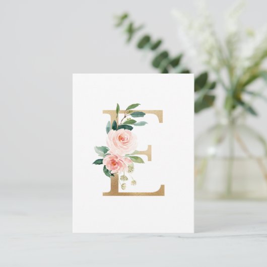 Faux Gold Foil Letter E Blush Floral Monogram Briefkaart (Staand voorkant)