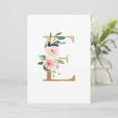 Faux Gold Foil Letter E Blush Floral Monogram Kaart (Staand voorkant)