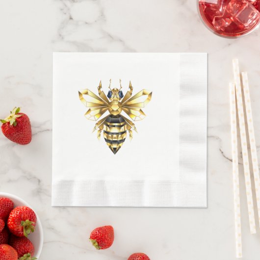 Faux Gold Foil Logo Bee Polygonaal op Zwart Servet (Insitu)
