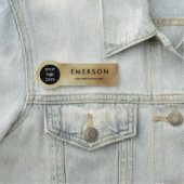 Faux Gold Foil Werknemersnaam Logo Badge (In situ)