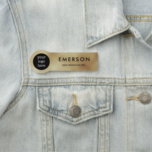 Faux Gold Foil Werknemersnaam Logo Badge (In situ)