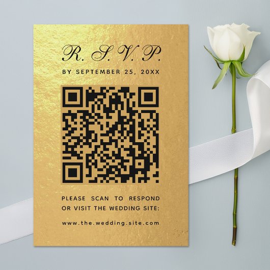 Faux Gold Folie QR Code Zwart Script Luxe Huwelijk RSVP Kaartje