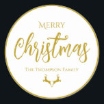 Faux-Gold folie Vrolijk Kerstfeest| Familienaam Ronde Sticker<br><div class="desc">Deze stickers zijn perfect voor het toevoegen van een vleugje elegantie aan uw kerstcadeaus. De witte achtergrond en faux-gouden folie kleur zorgen voor een chique, modern design dat prachtig de boodschap van Merry Christmas draagt. Deze stickers zijn eenvoudig te gebruiken en voegen een speciale touch toe aan uw geschenken. Dus...</div>