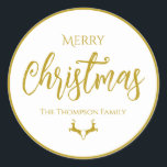 Faux-Gold folie Vrolijk Kerstfeest| Familienaam Ronde Sticker<br><div class="desc">Deze stickers zijn perfect voor het toevoegen van een vleugje elegantie aan uw kerstcadeaus. De witte achtergrond en faux-gouden folie kleur zorgen voor een chique, modern design dat prachtig de boodschap van Merry Christmas draagt. Deze stickers zijn eenvoudig te gebruiken en voegen een speciale touch toe aan uw geschenken. Dus...</div>