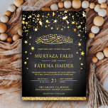 Faux Gold Glitter Sterren Chalkboard Moslim Bruilo Kaart<br><div class="desc">Verras uw gasten met dit elegante sterren thema Islamitische bruiloft uitnodiging met gouden sterren en 'Bismillah' in Arabische kalligrafie tegen een krijtbordachtergrond. Voeg eenvoudig uw evenementgegevens toe aan deze gebruiksvriendelijke sjabloon om er een unieke uitnodiging van te maken. Draai de kaart om om een faux gouden glittertextuur op de achterkant...</div>