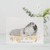 Faux Gold Hallo Baby! Foto geboorteaankondiging Aankondiging (Staand voorkant)