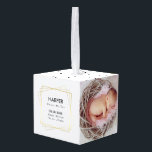 Faux Gold Lijsten geboorte Stats Custom Photos Ornament<br><div class="desc">Mooie en delicate keuken met ruimte voor drie mooie baby foto's van uw kind. Voeg de naam van je kind,  de geboortedatum en de geboortestaat toe aan faux gouden lijsten. Opmerking: het goud is een gedrukt effect en geen echte goudfolie .</div>