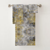 Faux Gold Mandala & Smoky Grey Design Bad Handdoek (Insitu)