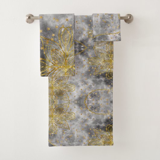 Faux Gold Mandala & Smoky Grey Design Bad Handdoek (Insitu)