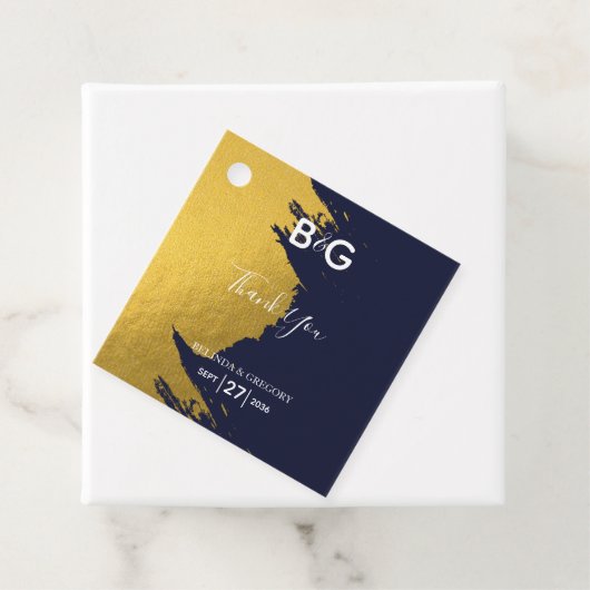 Faux Gold Navy Blue Monogram Wedding Gift Bedankjes Labels (In situ)
