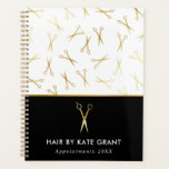 Faux Gold Scissor Hair Stylist Salon Afspraak Planner<br><div class="desc">Chique haarstylist afsprakenboek met een patroon van faux gouden schaar en een ontwerp in wit, zwart en faux goud. Voeg jouw namen en het jaar toe.</div>