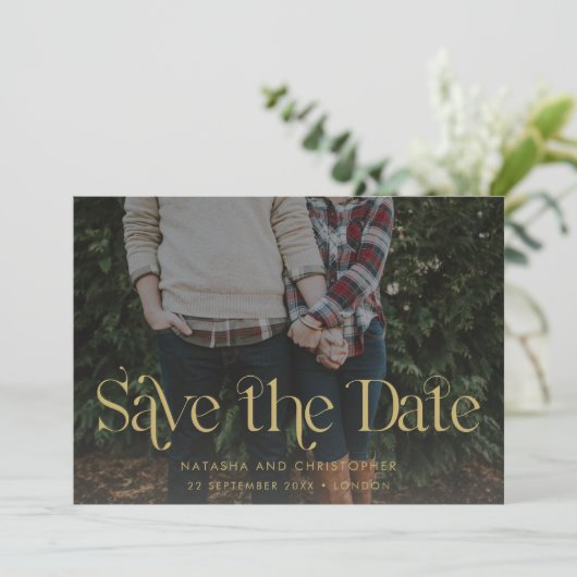 Faux Gold Typografie QR Code Foto Save The Date (Staand voorkant)