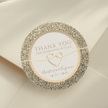 Faux Gold Wedding Hartelijk dank Ronde Sticker<br><div class="desc">Voeg een vleugje elegantie toe aan uw huwelijksgunsten met onze eenvoudige, elegante, luxe crème ivoor en glitter faux gold bedankt Sticker. Deze stickers hebben een romantisch touwhart en stralen verfijning en charme uit. Perfect voor het uiten van dankbaarheid met stijl, ze zijn de ideale finishing touch aan uw viering, waardoor...</div>