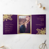 Faux gouden folie bladeren bloemenbruiloft Paarse  Drieluik Uitnodiging (Binnen)