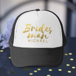 Faux Gouden Folie Bruidsman Bruiloft Trucker Hoed Trucker Pet<br><div class="desc">Voeg de naam van je bruidsman toe aan deze zwarte en witte trucker hoed. Maakt een nuttig bedankgeschenk voor het zijn van de beste bruidsman die je ooit op je bruiloft hebt gehad. Bovendien zal hij zich deel voelen van je bruidstam. Geweldige faux folie! Het is een gedrukt visueel effect...</div>