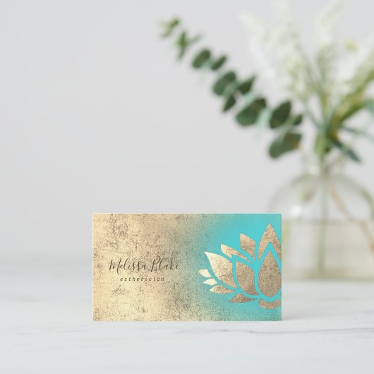 Faux gouden folie lotus op turquoise gradiënt visitekaartje (Staand voorkant)