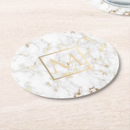 Faux gouden monogram op witte marmeren steen ronde kartonnen onderzetter (Gebogen)