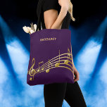 Faux gouden muzieknoten tegen een paarse achtergro tote bag<br><div class="desc">Eenvoudig en elegant voor een muziekliefhebber! Een vrouwelijke en donkere paarse achtergrondkleur met nepgouden muzieknoten. Sjabloon voor jouw naam,  gouden handgeschreven stijlmanuscript.</div>