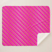 FAUX GOUDEN STREPEN OP ROZE SHERPA DEKEN (Voorkant (horizontaal))