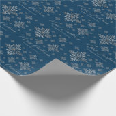 Faux Grey Folie Snowflakes op blauw (geen echte Fo Cadeaupapier (Hoek)
