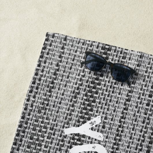 Faux grijze stof strandlaken met aangepaste tekst (In situ)