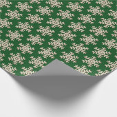 Faux-houtsnowflake-patroon op vast groen cadeaupapier (Hoek)