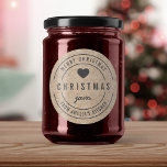 Faux Kraft Christmas Jam Kitchen Vrolijk kerstfees Ronde Sticker<br><div class="desc">Rustic Faux Kraft Bold "Christmas Jam Kitchen Merry Christmas" sticker met donkergrijs hart, tekst alles in donkergrijs tegen een kraft-achtige patroonachtergrond. Het is perfect voor het labelen van wat je hebt gemaakt. Personaliseer het door de tekst van de tijdelijke aanduiding te vervangen. Voor meer opties, zoals het wijzigen van het...</div>