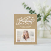 Faux Kraft rustieke kalligrafie foto Afstuderen Aankondigingskaart (Staand voorkant)