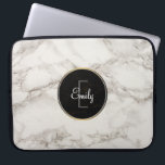 Faux Marble Alabaster Taupe Tan Modern Custom Laptop Sleeve<br><div class="desc">Monogram laptophoes met een elegante FAUX marmeren albasten achtergrondstructuur. Taupe / tan en crème kleuren mengen samen,  het creëren van interessante patronen voor een stijlvolle moderne look. Een zwart-gouden cirkel met een gouden gradiëntgrens met jouw naam en initiaal gepersonaliseerd binnen.</div>