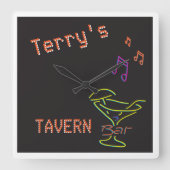 Faux Neon Sign Personalized Mancave Tavern Club Vierkante Klok (Voorkant)