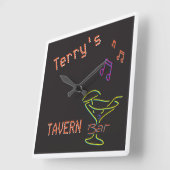 Faux Neon Sign Personalized Mancave Tavern Club Vierkante Klok (Hoek)