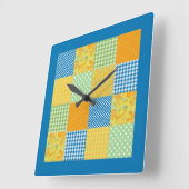 Faux-Patchwork, Daffodils, Polkas, Checker on Blue Vierkante Klok (Hoek)