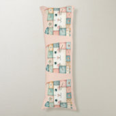 Faux Patchwork Pastel Kitty Cottage Lichaamskussen (Voorkant Verticaal)