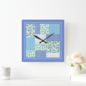 Faux Patchwork Snowdrops Blauw Groen en Polka's Vierkante Klok (Huis)