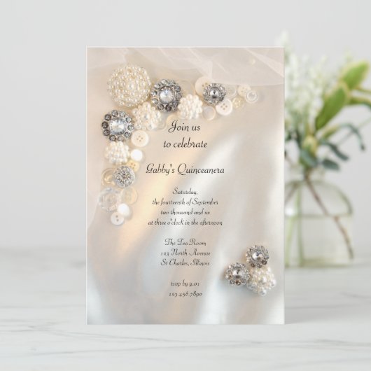 Faux Pearl en Diamond Buttonnen Quinceañera Party Kaart (Staand voorkant)