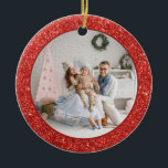 Faux Red Glitter-serie: kerstmis Keramisch Ornament<br><div class="desc">Met deze feestelijke kerstversiering van de familie met een feestelijke kerstversiering kunt u uw kerstboom glans geven. Het is voorzien van faux red glitter met klassieke typografie. Personaliseer door foto's, vakantiegroet, jaar en familiehandtekening toe te voegen. Functie je favoriete foto met dit glitter kerstfoto-ornament. Dit vakantiefoto-ornament zal perfect zijn als...</div>