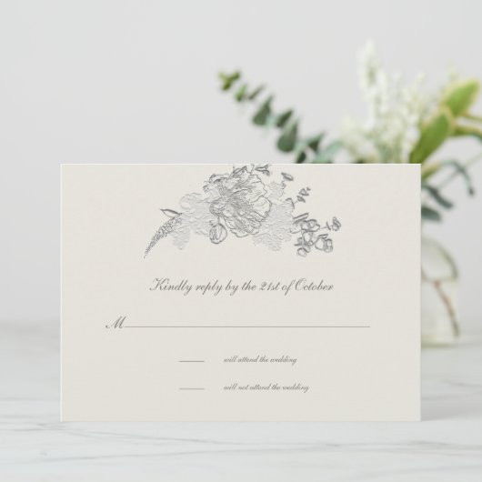 Faux reliëf pioen Formele Ecru bruiloft RSVP Kaart (Staand voorkant)