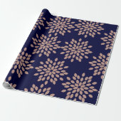 Faux Roos Gold en Navy Blue Floral Pattern Cadeaupapier (Uitgerold)