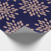 Faux Roos Gold en Navy Blue Floral Pattern Cadeaupapier (Hoek)
