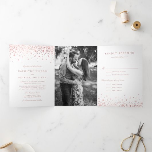 Faux Roos Gold Foil Confetti Stippen White Wedding Drieluik Uitnodiging (Binnen)