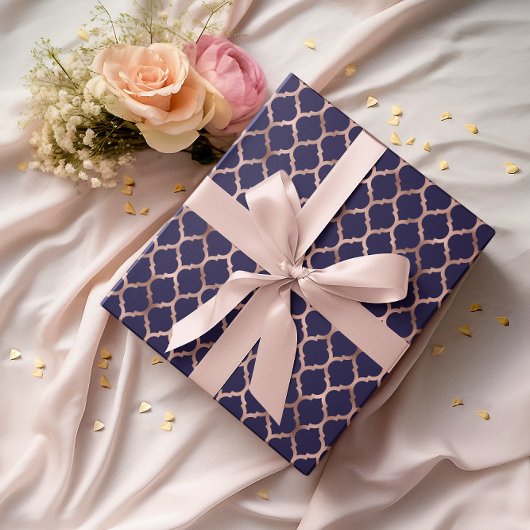 Faux Roos Gold Foil en Navy Blue Quatrefoil Cadeaupapier
