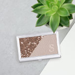 Faux Roos Gold Glitter Blush Business Card-draagta Visitekaarthouder<br><div class="desc">Voeg uw initialen toe aan deze neptas met geweldige rozen gouden glitter en een zwarte lederen draagtas met visitekaartjes. Je zult niet lijden aan het glitterige vingersyndroom omdat het een visueel effect is en vlak gedrukt.</div>