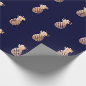 Faux Roos Gold Pineappel op Navy Blue Cadeaupapier (Hoek)