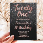 Faux roos gouden zwarte faux glitter 21st Birthday Kaart<br><div class="desc">Faux roos Gold zwarte glitter 21st Birthday Een moderne 21e verjaardag met een moderne, originele en eenvoudige faux roos goudfolie-uitnodiging met zwarte glitter en handgeschreven stijl borsteltypografie op een volledig aanpasbare zwarte kleur achtergrond. . Als u een gewijzigde en aangepaste tekst nodig hebt, aarzel dan niet om contact met mij...</div>