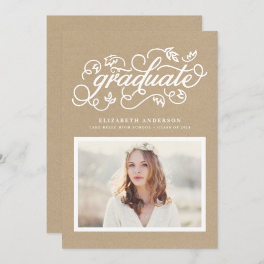 Faux Script Kraft Paper Rustic Script Afstuderen Aankondiging (Voorkant / Achterkant)