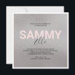 Faux Silver Bat Mitzvah Uitnodiging<br><div class="desc">Deze vierkant vleermuismitzvah partijuitnodiging kenmerkt jouw naam dat in een vette moderne doopvont met uw middennaam in trendy handgeschreven manuscripttypografie over een faux zilveren achtergrond wordt geplaatst. De uitnodigingskaart keert terug naar een aanvullende grijze achtergrond. Een schattige maar eenvoudige keuze voor het stijlvolle feest van je meisje. Ga naar DoTellABelle...</div>
